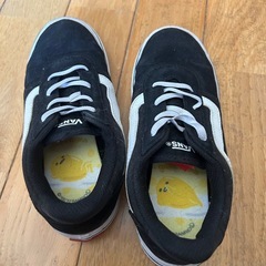 👟 VANS（ヴァンズ）MODULO キッズスニーカー ブラック/ホワイト 22cm 中古　ぐでたまインナーつき付きの画像