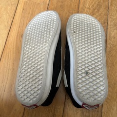👟 VANS（ヴァンズ）MODULO キッズスニーカー ブラック/ホワイト 22cm 中古　ぐでたまインナーつき付きの画像