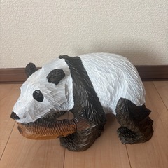 手作りの木彫りパンダ🐼　温もりある手塗り仕上げ・インテリアや贈り物にの画像