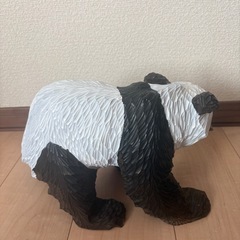 手作りの木彫りパンダ🐼　温もりある手塗り仕上げ・インテリアや贈り物にの画像