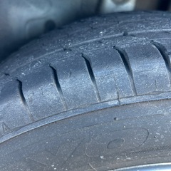 プリウスタイヤの画像