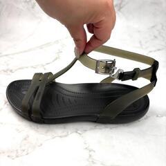 【美品】crocs クロックス Tストラップ サンダル 22 オリーブ サンダルの画像