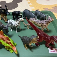 動物　恐竜　フィギュアの画像