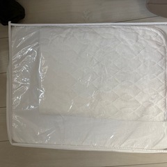 ベビーベッド　折りたたみ　敷きパッドも一緒につけますの画像