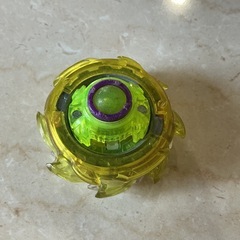 ベイブレードバースト✨タカラトミー🚗おもちゃ汚れあり💦B-98神改造カッコいい😎黄色•オレンジ•紫の画像