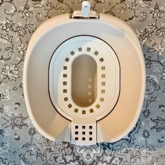 ほぼ未使用　猫トイレ　かわいいおまる型の画像