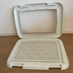 【美品】シンプルデザインのペット用トイレ✨インテリアに馴染むレギュラーサイズ
の画像