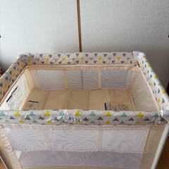 カトージ　おりた折りたたみベビーベッド の画像
