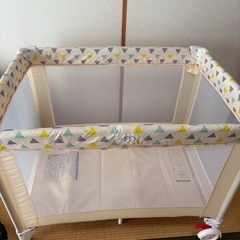 カトージ　おりた折りたたみベビーベッド の画像