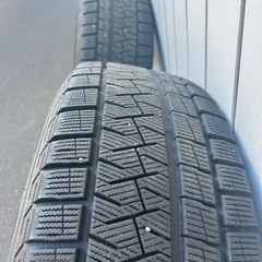 スタッドレスタイヤ　225 60 18 21年製
の画像