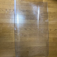 透明厚めのテーブルクロスの画像