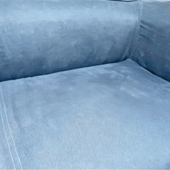 ブルーのソファーの画像