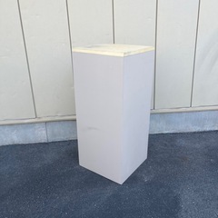 ①　パンチング扉 木製 キャビネット 収録棚 整理棚　の画像