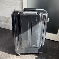 スーツケース（車輪に不具合あり）の画像