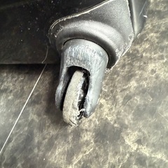 スーツケース（車輪に不具合あり）の画像