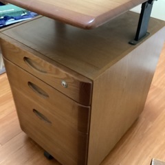 学習机の袖机の画像