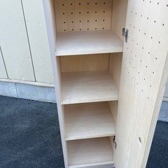 ②　パンチング扉 木製 キャビネット 収録棚 整理棚　の画像