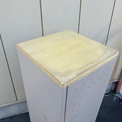 ②　パンチング扉 木製 キャビネット 収録棚 整理棚　の画像