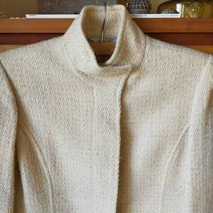 アイボリーのコートの画像