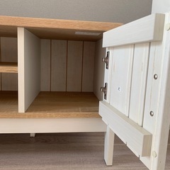 テレビボードの画像