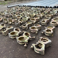 自在クランプ63個　単管パイプ用　の画像