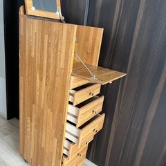 鏡付き収納棚の画像