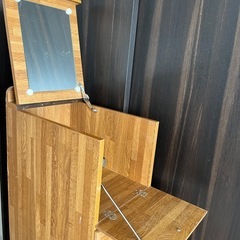 鏡付き収納棚の画像