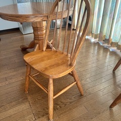 ダイニングテーブル　椅子4脚付きの画像