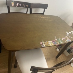 傷、シールあり食卓の画像