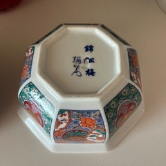 蓋付きの器の画像