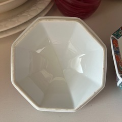 蓋付きの器の画像