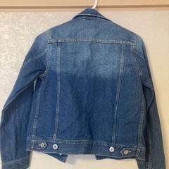 GUのデニムブルーのSサイズジャケットの画像