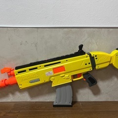 NERF FORTNITEのイエローのトイガンの画像