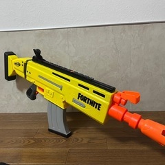 NERF FORTNITEのイエローのトイガンの画像
