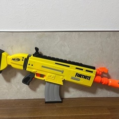 NERF FORTNITEのイエローのトイガンの画像