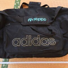 adidas大型バッグの画像
