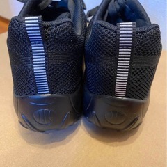 新品未使用品 スニーカー ブラック メッシュ スポーツシューズ 通勤 通学 運動 スポーツの画像