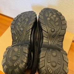 新品未使用品 スニーカー ブラック メッシュ スポーツシューズ 通勤 通学 運動 スポーツの画像