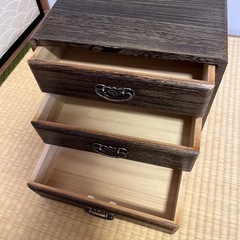 桐工芸　三段の収納木箱の画像