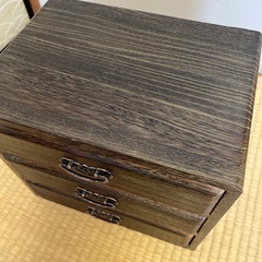桐工芸　三段の収納木箱の画像
