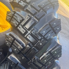 北海道発　コマツ　WA100 スノータイヤ　フルピン　ほぼ未使用の画像