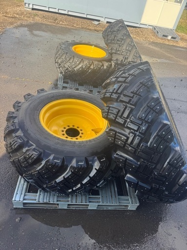 北海道発　コマツ　WA100 スノータイヤ　フルピン　ほぼ未使用