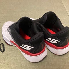 購入者決まりました   Skechers ランニングシューズ ホワイト/ブラック/レッドの画像
