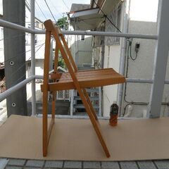 差し上げます 木製無垢折りたたみ椅子 ロングセラーデザイン 取りに来ていただける方 受け渡し日時自由の画像