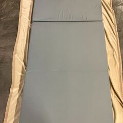 【お持ち帰り限定】持ち運び楽々！　三つ折りマットレス　商品番号:202の画像