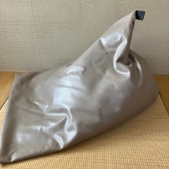 大東寝具のレザー調ビーズクッション　べーじゆベージュの画像