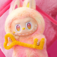 THE MONSTERS Big into Energy シリーズ ぬいぐるみペンダント　ラブブの画像