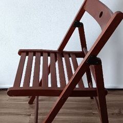 IKEAの折りたたみ椅子の画像