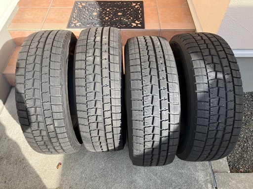 【美品】タイヤのみ2019年製215/65 R16サイズのスタッドレスタイヤ、DUNLOP WINTER MAXX01  
