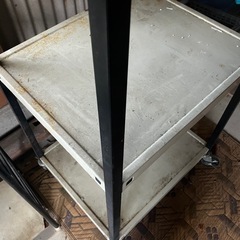 金属製のラックの画像